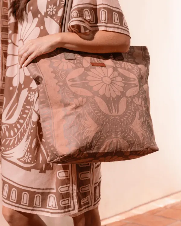 Alternative view of Nippon Daisy Beach Tote | Sand Cloud