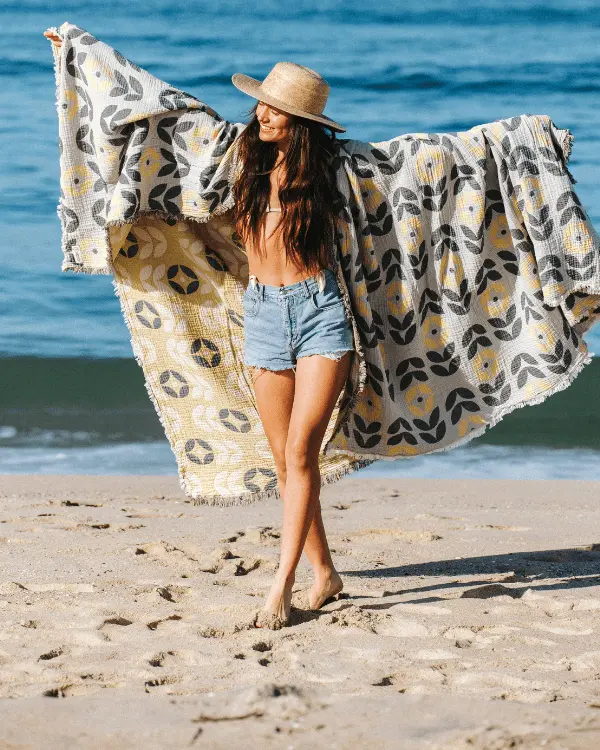 Zinnia - PARTY BLANKET | Sand Cloud - Image 4